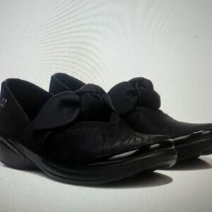 New Bzees Playful Sneakers Black Size 7 Wide